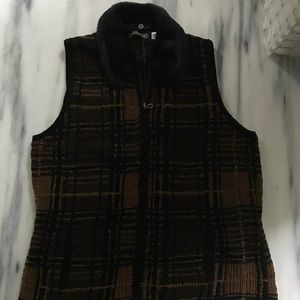 Harold’s Plaid Sweater Vest with Removable Black Faux Fur Collar Size Large
